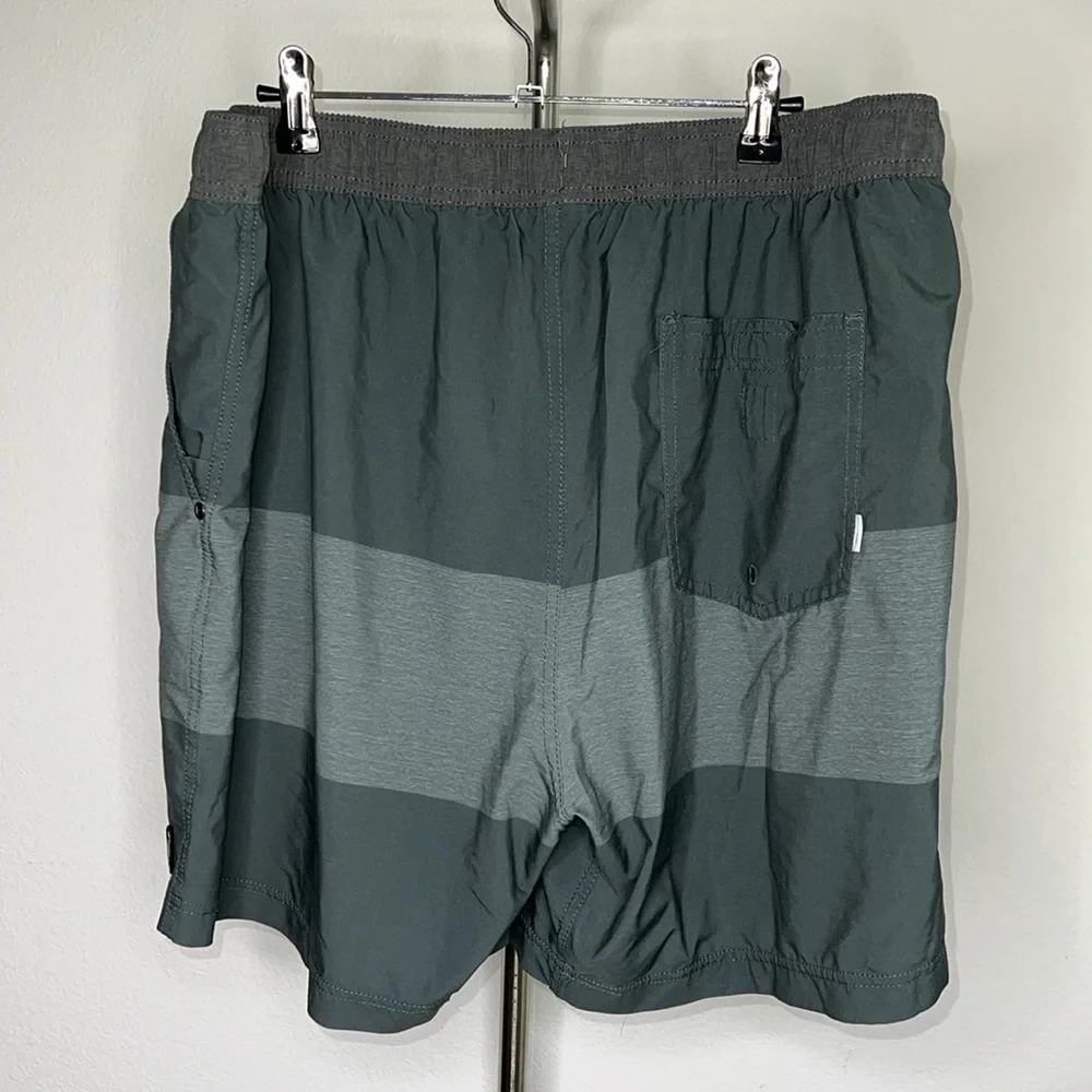 🔹 Vuori Lined Shorts